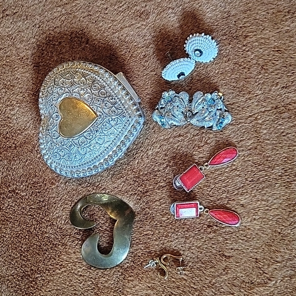 Jewelry - Womens vintage jewelry and box